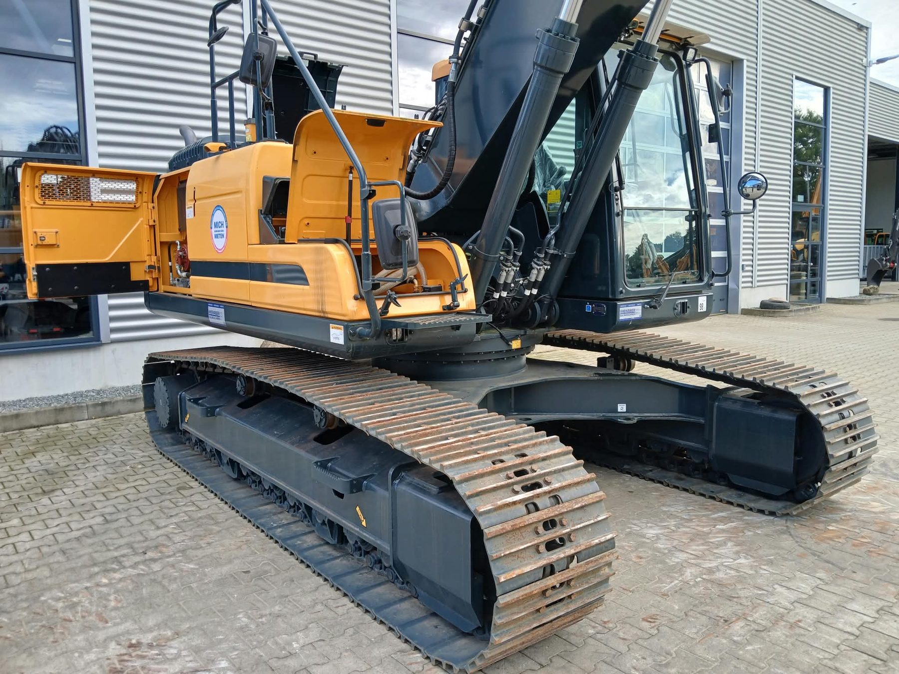 Kettenbagger HX220AL Ansicht 2